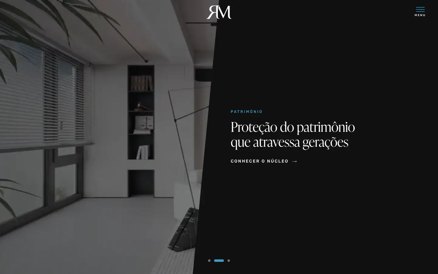 Ribeiro Martins Advogados: site no computador